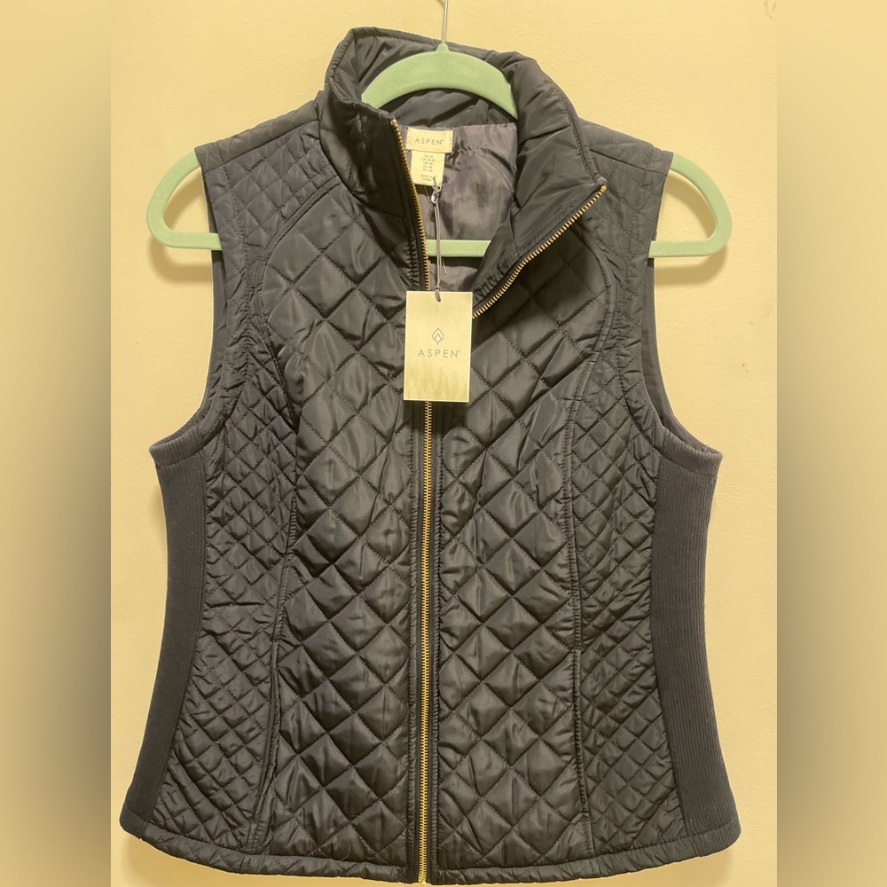 Women’s Navy Aspen Vest.  Size Medium.